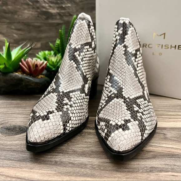 NIB Marc Fisher Yilda Notched Western Leather Ankle Bootie Black Snake Multi 8M - Picture 4 of 12